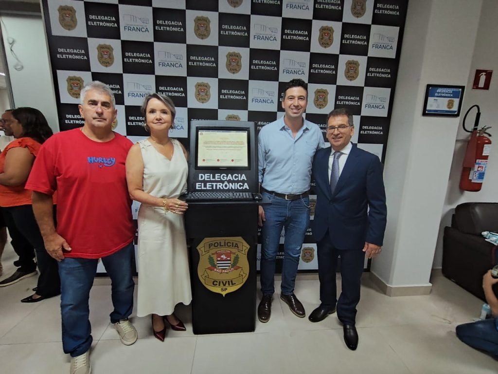 FOTO CAPA POSTAGEM SOBRE HOMENAGENS EM FRANCA - DELEGACIA ELETRONICA